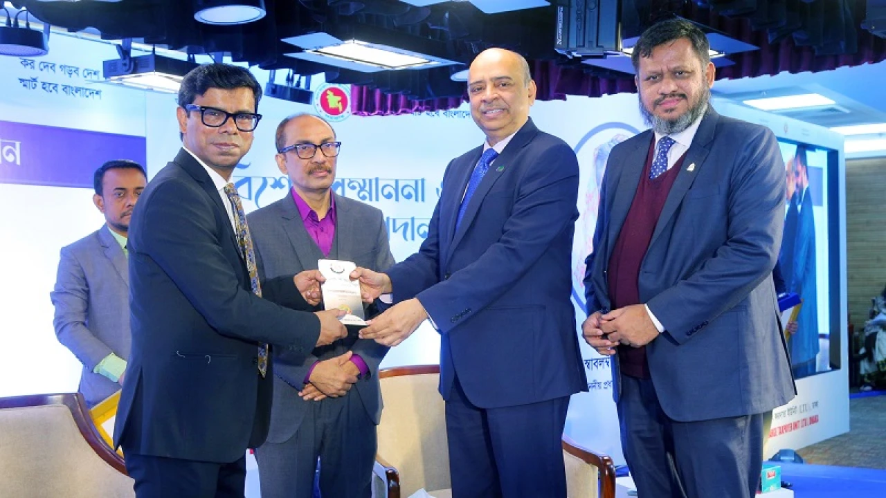 শীর্ষ করদাতা হিসেবে সম্মাননা পেল ফার্স্ট সিকিউরিটি ইসলামী ব্যাংক