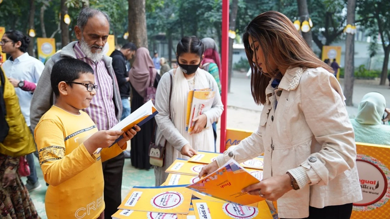 বহুভাষিক হাতে লেখা বইমেলা, মুগ্ধ করেছে বইপ্রেমীদের