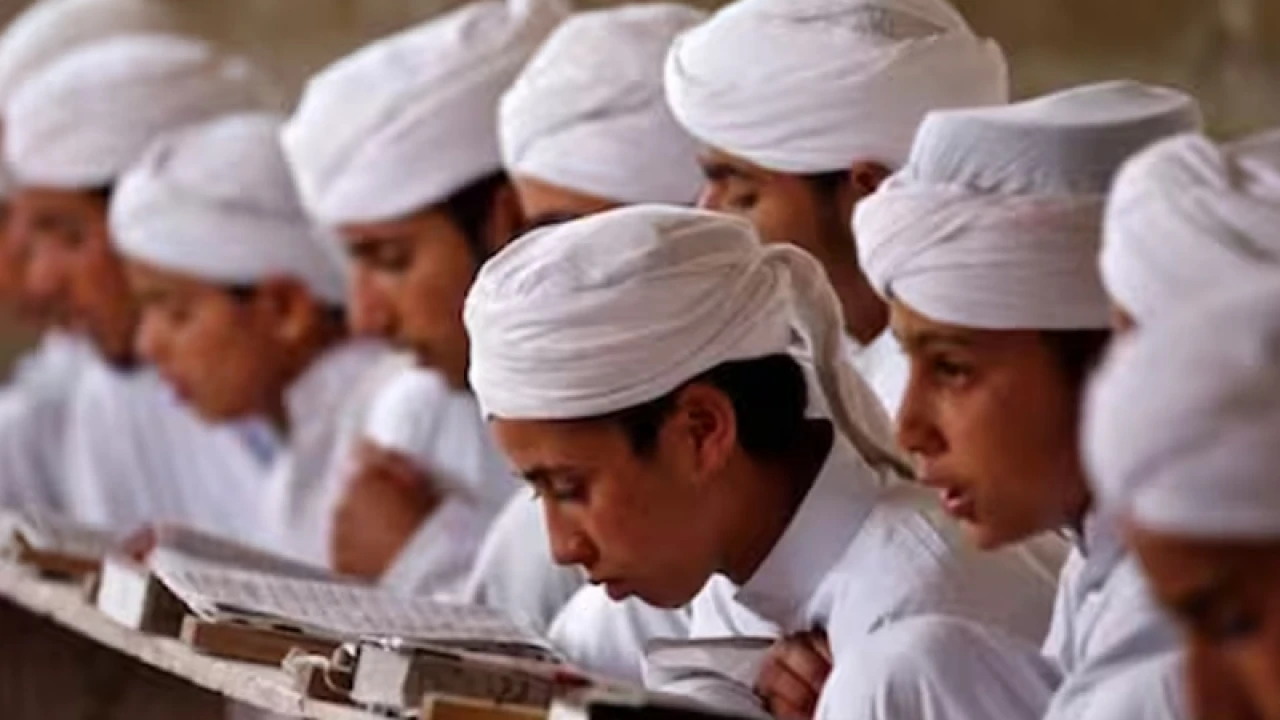 ভারতের মাদ্রাসায় পড়ানো হবে রামায়ণ