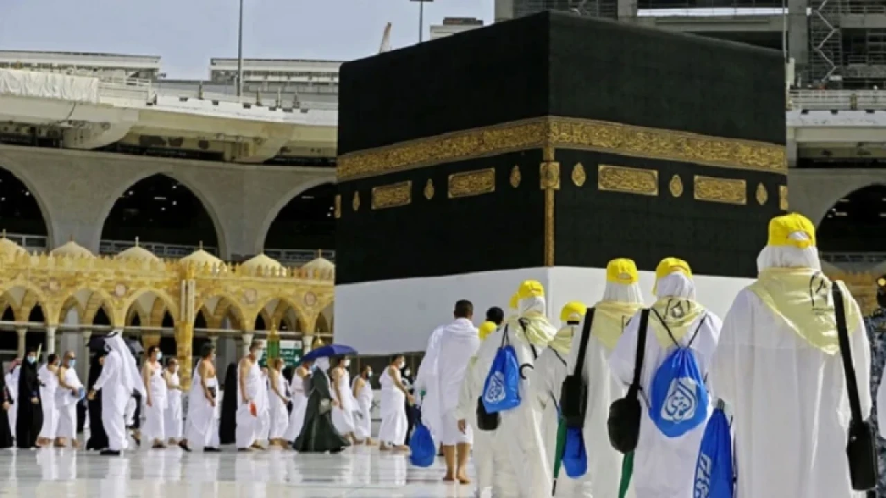 হজযাত্রী শূন্যতায় এজেন্সি ওমরায় আগ্রহী মানুষ