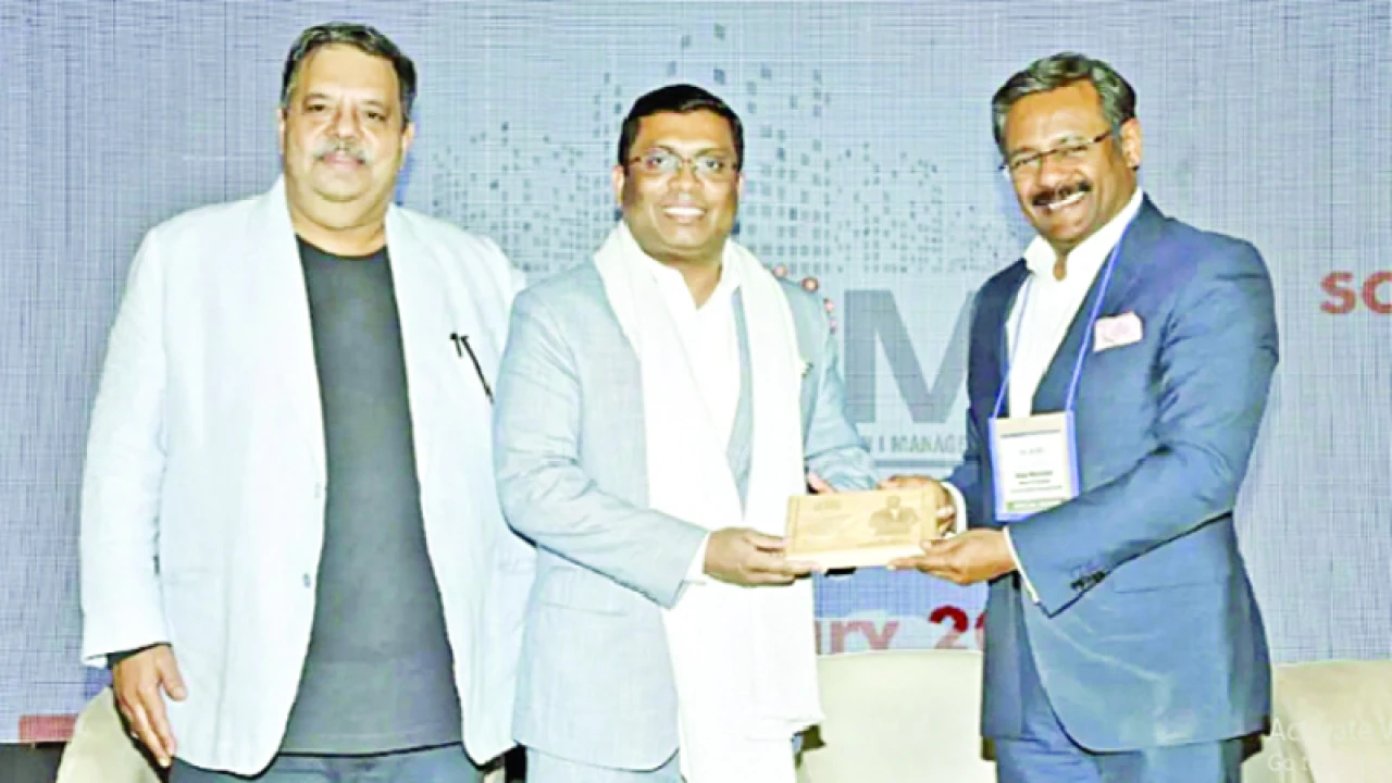 সম্মাননা পেলেন ইউনিক হোটেল ও রিসোর্টসের সিইও শাখাওয়াত হোসেন