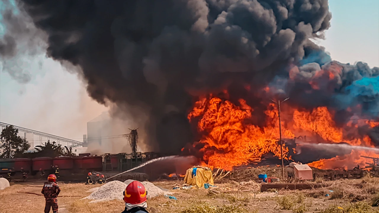৪ ঘণ্টা ধরে জ্বলছে বিআইডব্লিউটিএ’র গুদাম