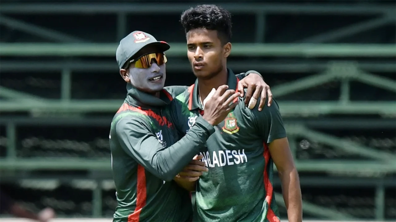 পাকিস্তানকে অল্প রানে আটকে যে সমীকরণের সামনে বাংলাদেশ