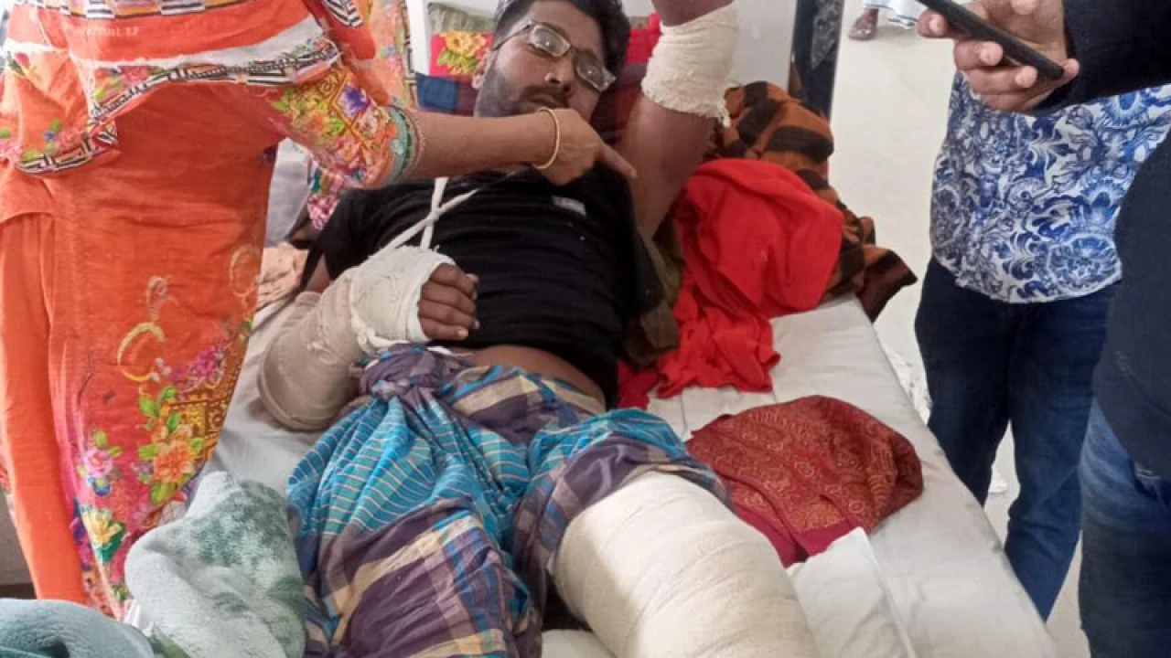 ‘প্রবাসীর স্ত্রীর পরকীয়া দেখে ফেলায়’ যুবককে হত্যা চেষ্টা