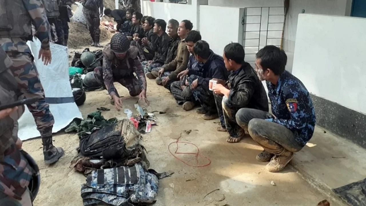 দিশেহারা জান্তা সরকার বসতছাড়া সীমান্তবাসী