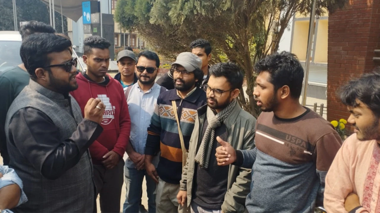 ধর্ষণের প্রতিবাদে বিক্ষোভ মিছিলে ছাত্রলীগের বাধা