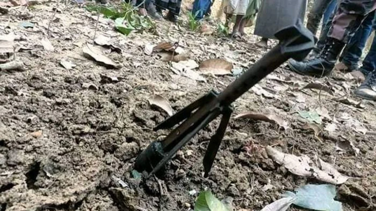 এবার মিয়ানমারের মর্টারশেলে মুক্তিযোদ্ধার বসতঘর বিধ্বস্ত (ভিডিও)