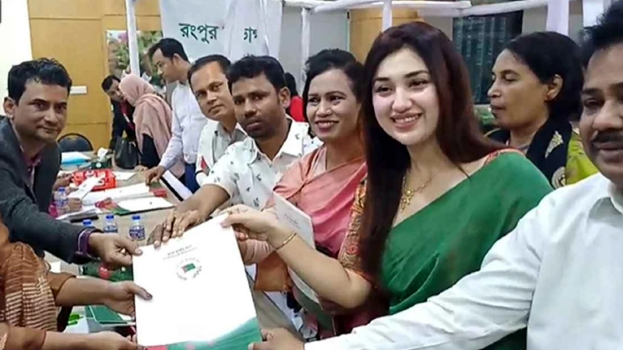 মনোনয়ন ফরম কিনলেন অপু বিশ্বাস