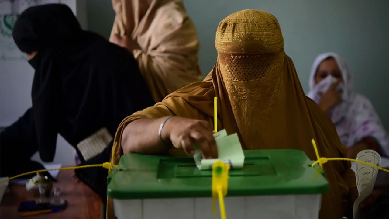 ইমরানকে জেলে রেখেই পাকিস্তানে নির্বাচন আজ