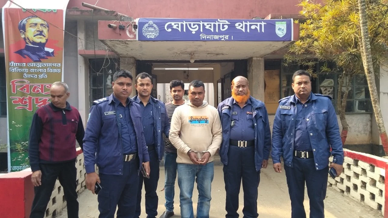 তিনি কখনও পুলিশ, কখনও এমপি-মন্ত্রীর লোক