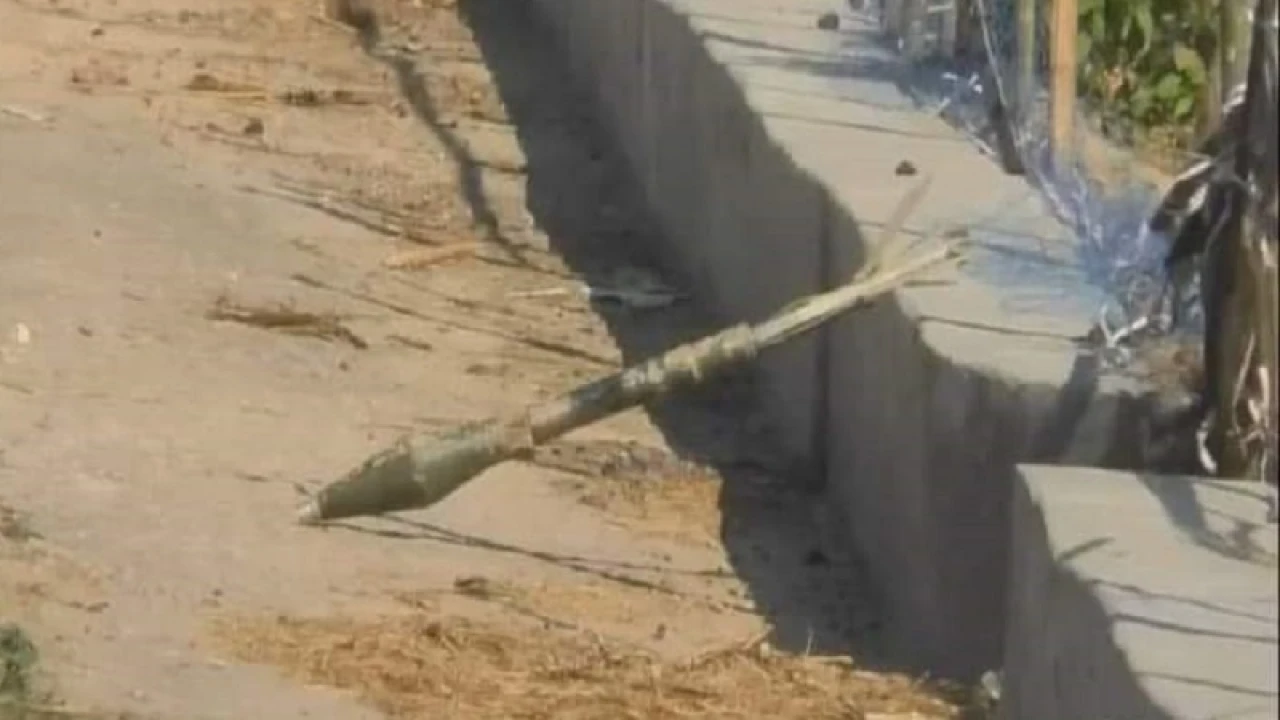 তুমব্রুতে রাস্তার পাশে আরও একটি অবিস্ফোরিত মর্টারশেল