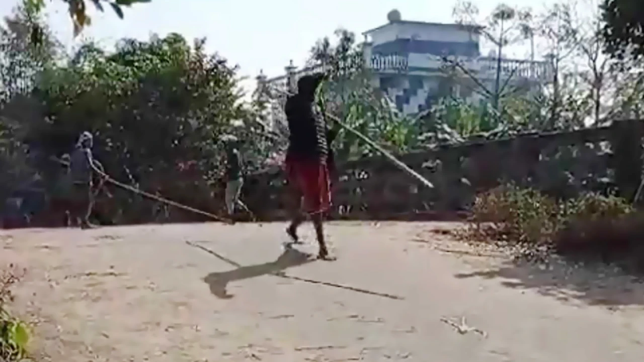 আধিপত্য বিস্তার নিয়ে সংঘর্ষ, অর্ধশতাধিক ককটেল বিস্ফোরণ