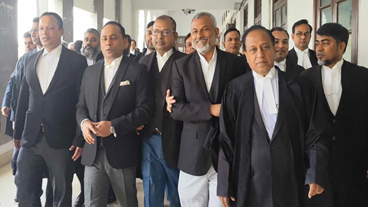 ৭ আইনজীবীর আদালত অবমাননার শুনানি পেছাল