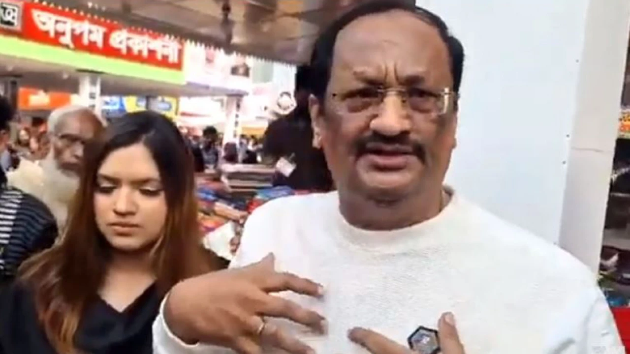 ‘ভুয়া’ স্লোগান শুনে আজও বইমেলা ছাড়লেন মুশতাক-তিশা