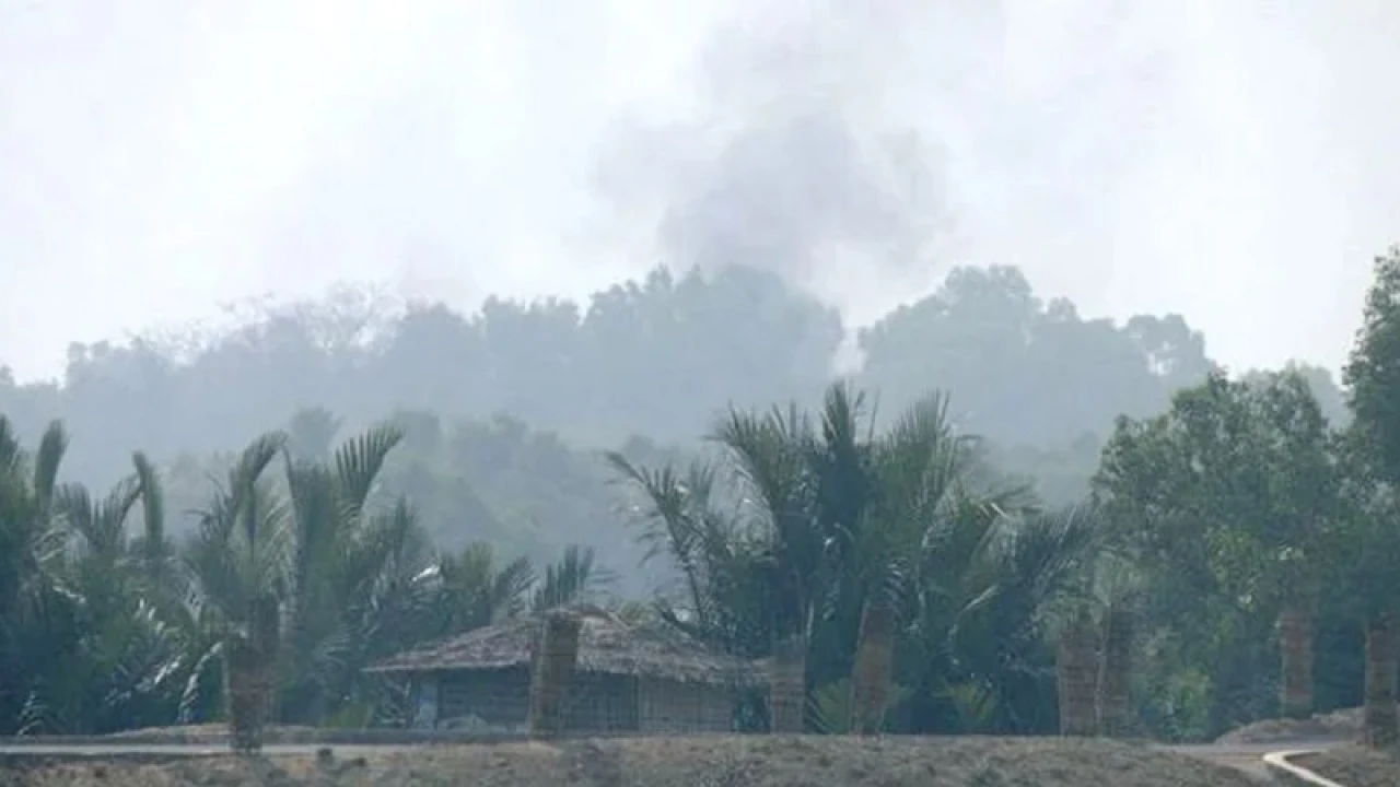 সীমান্তের ওপারে থেমে থেমে গুলির শব্দ