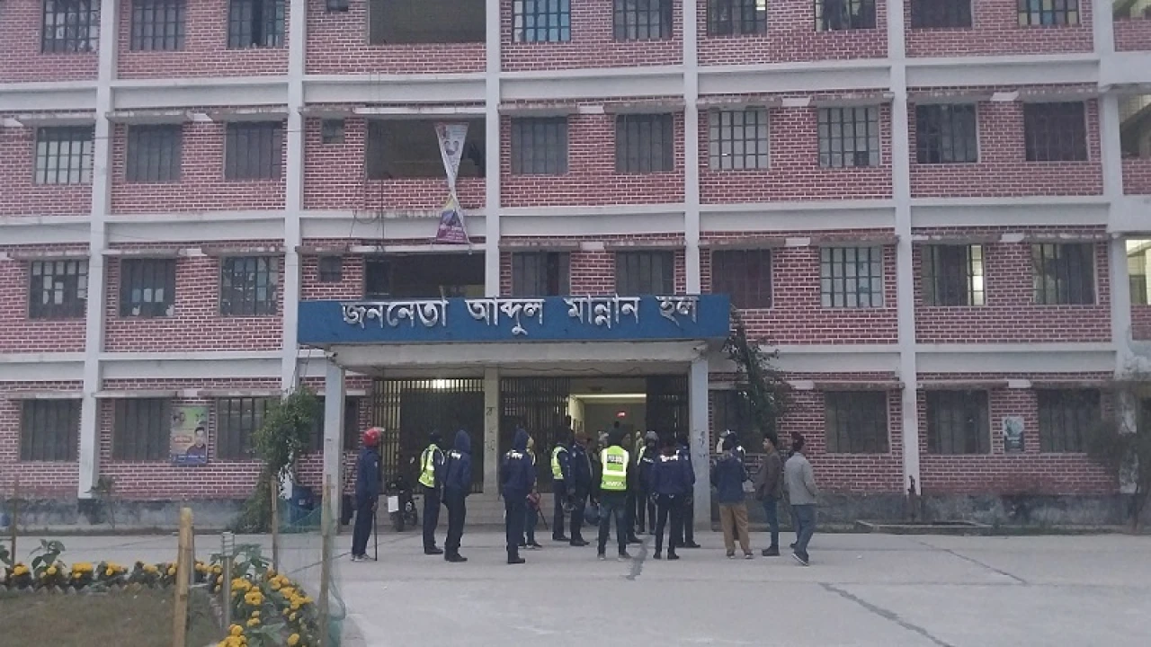 মাভাবিপ্রবি'তে ৩ তলার ছাদ থেকে ছাত্রকে ফেলে দেওয়ার অভিযোগ