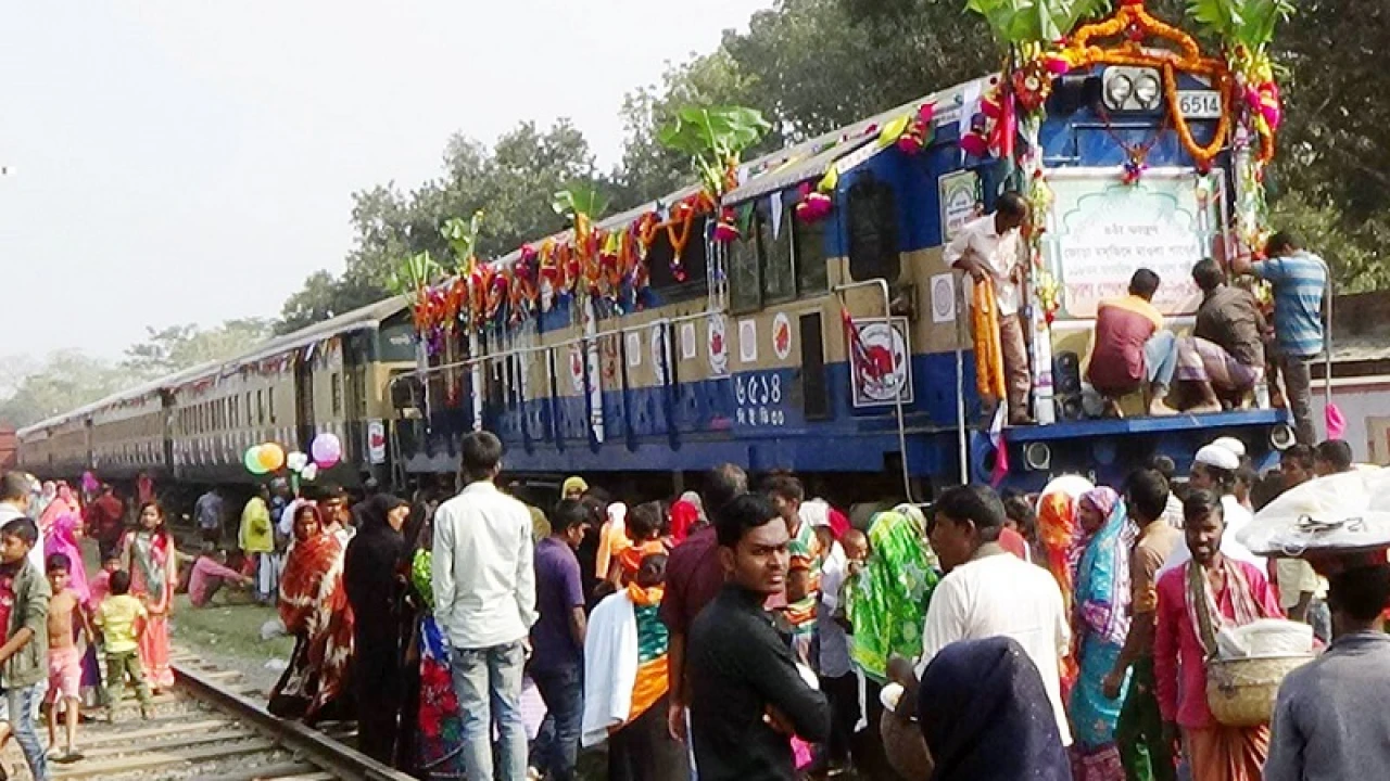 ২২৫৭ যাত্রী নিয়ে বিশেষ ট্রেন যাবে ভারতে