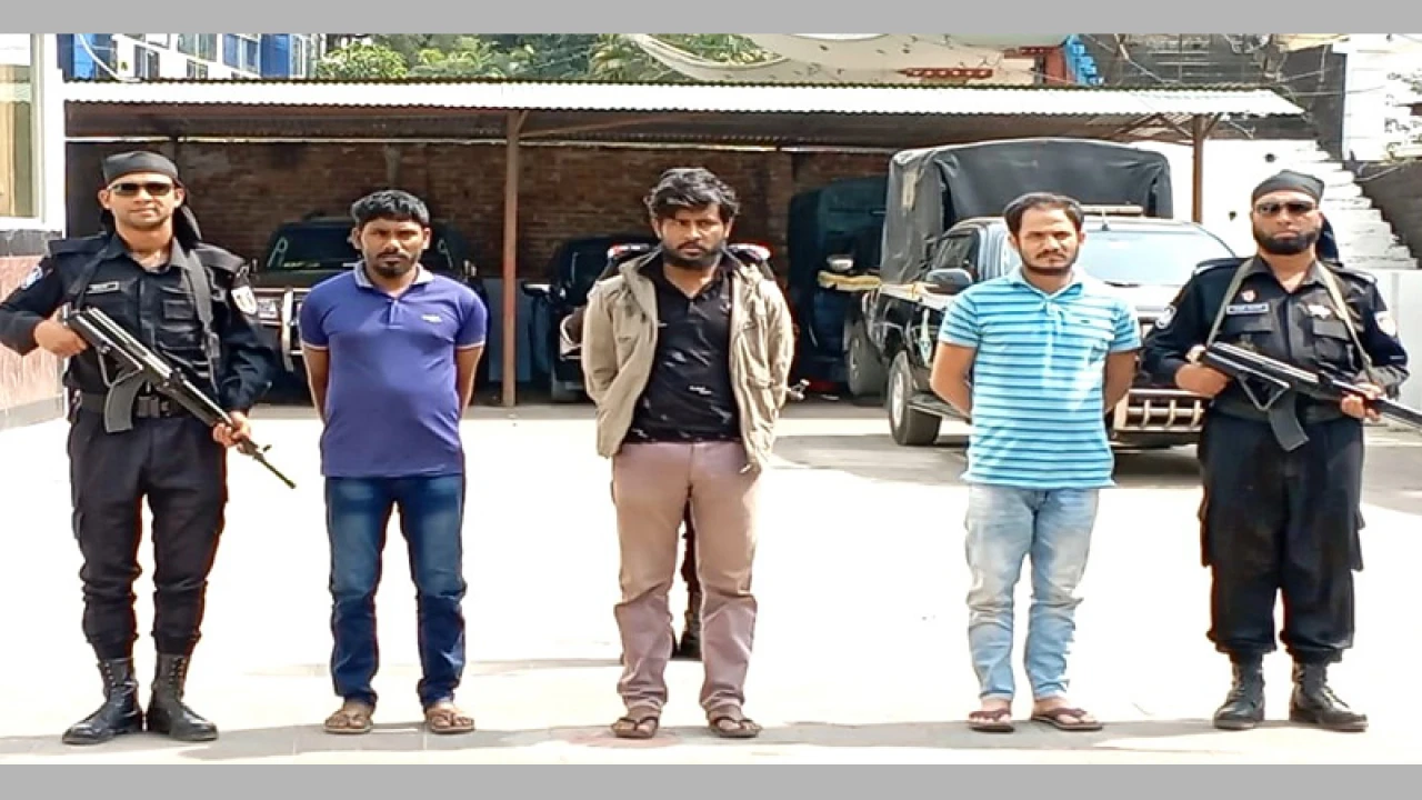 রোহিঙ্গা ক্যাম্প থেকে ‘আরসার’ সেকেন্ড ইন কমান্ডসহ গ্রেপ্তার ৩