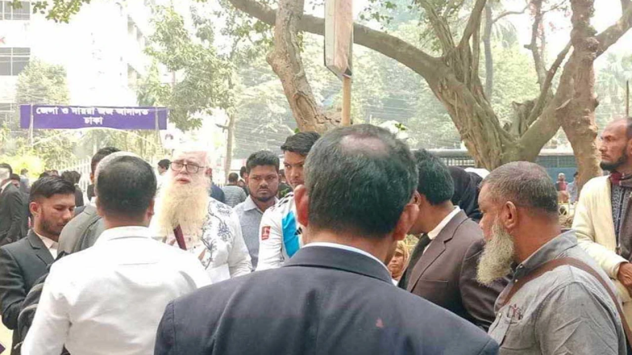 আদালত চত্বর থেকে সরিয়ে দেওয়া হলো সেই টিপু সুলতানকে