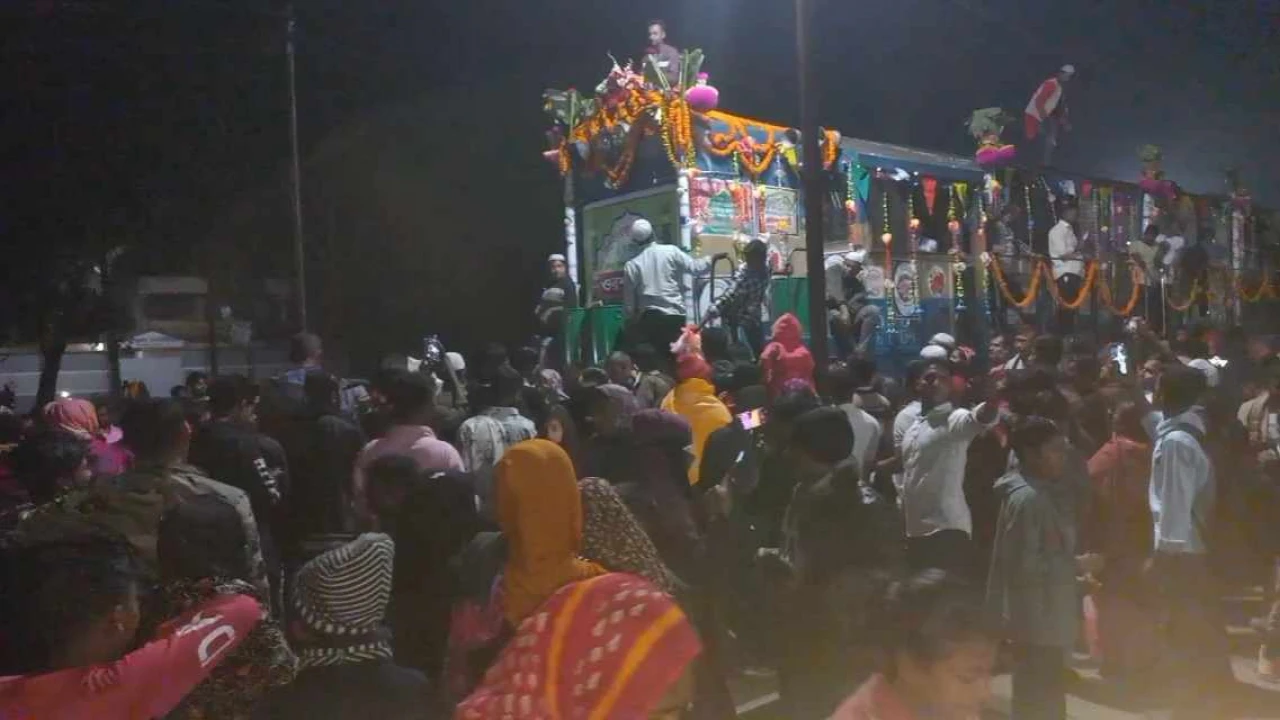 রাজবাড়ী থেকে ২২৫৭ যাত্রী নিয়ে স্পেশাল ট্রেন গেলো মেদিনীপুরে