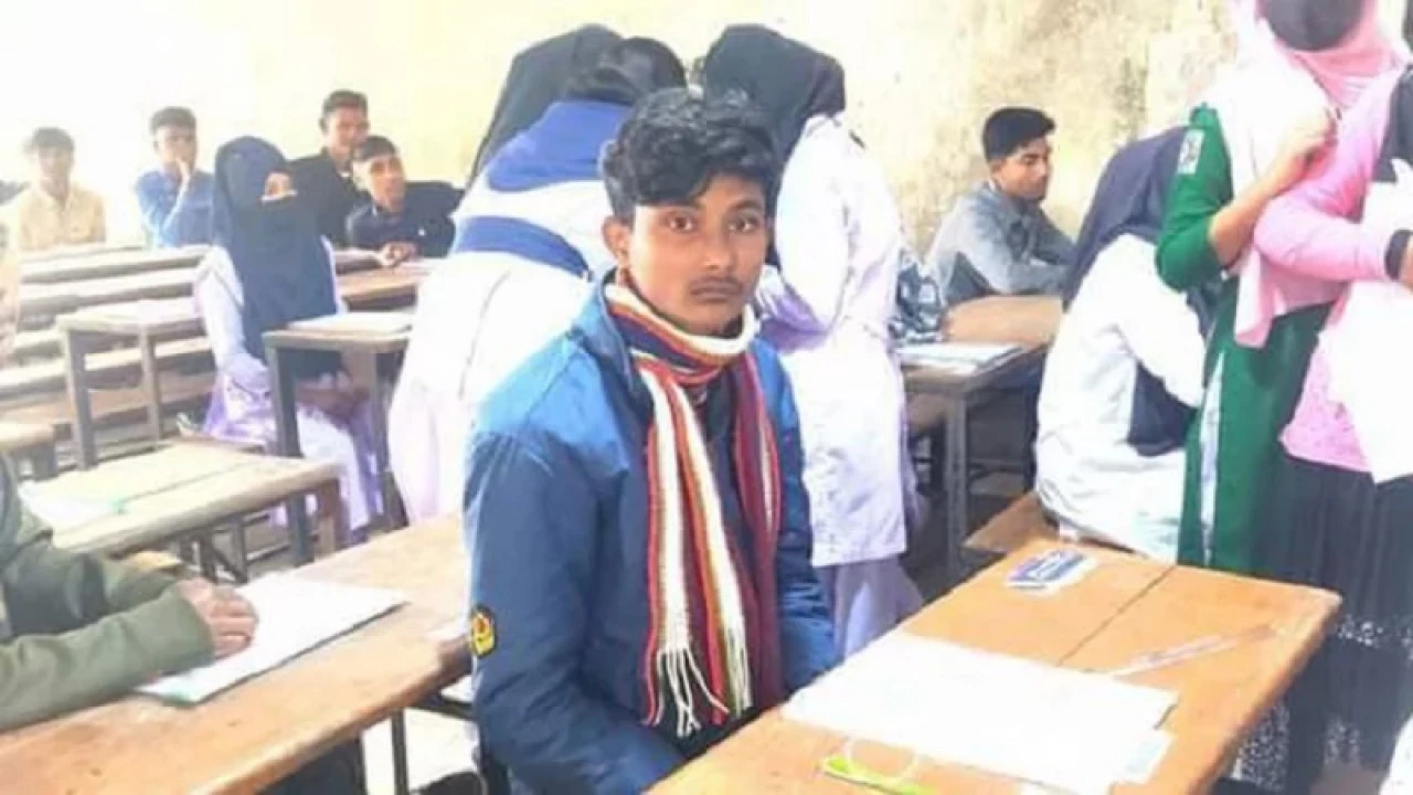 বাবার লাশ বাড়িতে রেখে পরীক্ষায় বসল সৈকত