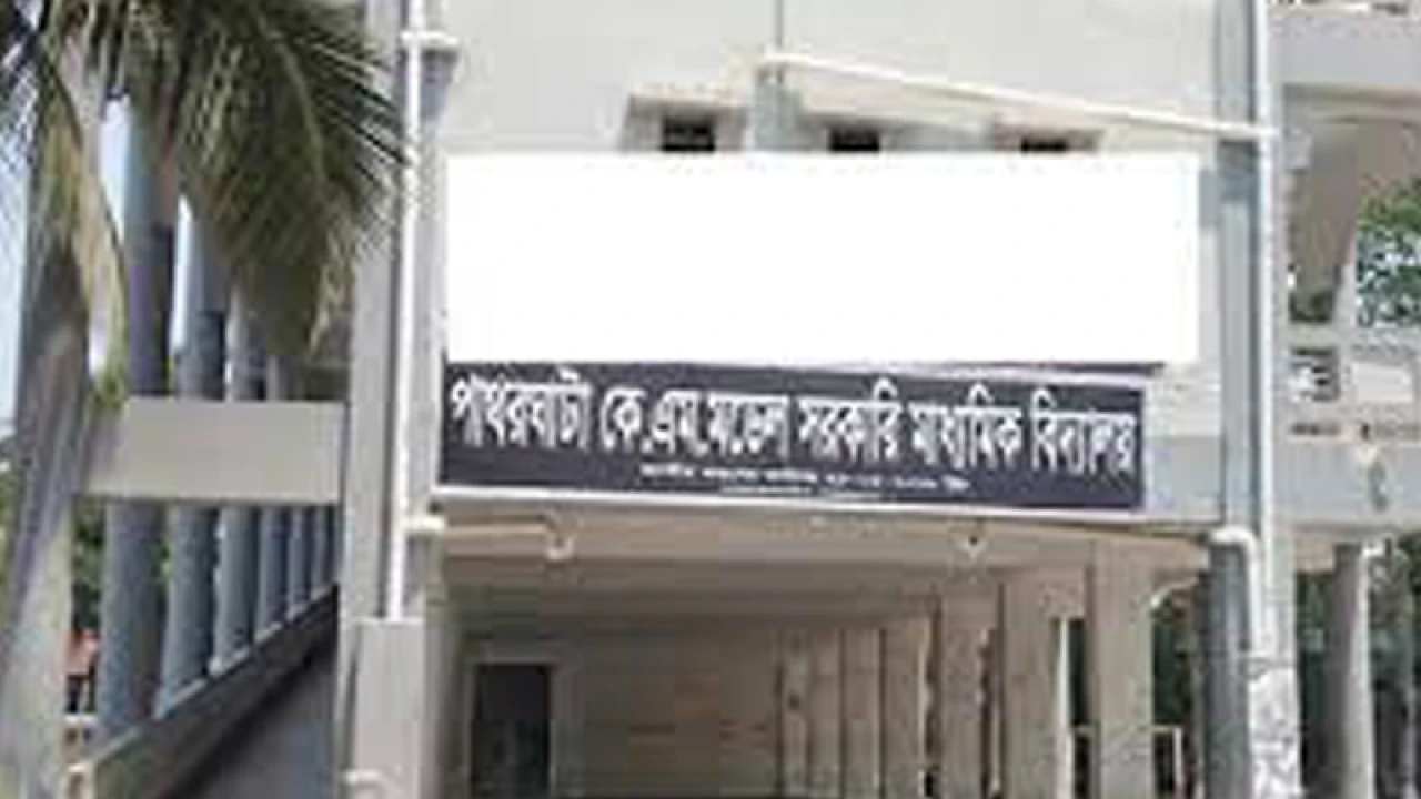 পাথরঘাটায় ৫ এসএসসি পরীক্ষার্থীকে বহিষ্কার, দুই শিক্ষককে অব্যাহতি