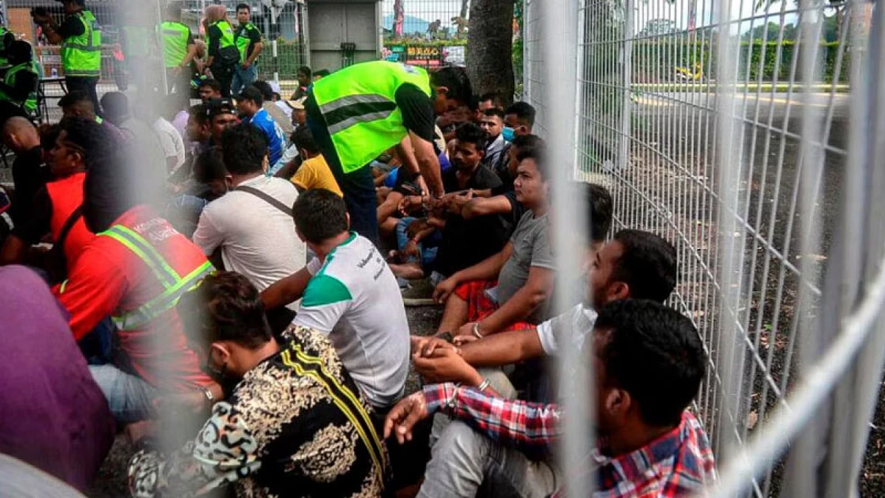 মালয়েশিয়ায় ৩০ বাংলাদেশি আটক