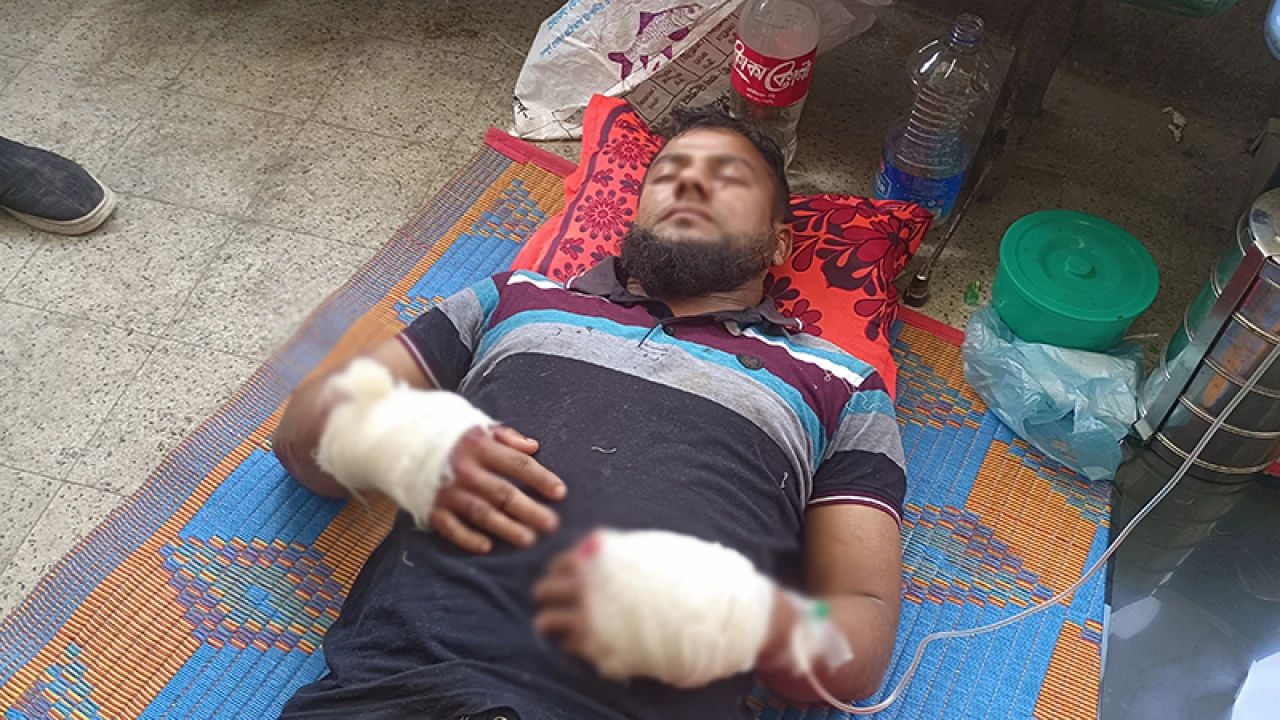 মাদ্রাসাশিক্ষককে কুপিয়ে ৫ লাখ টাকা ছিনতাই