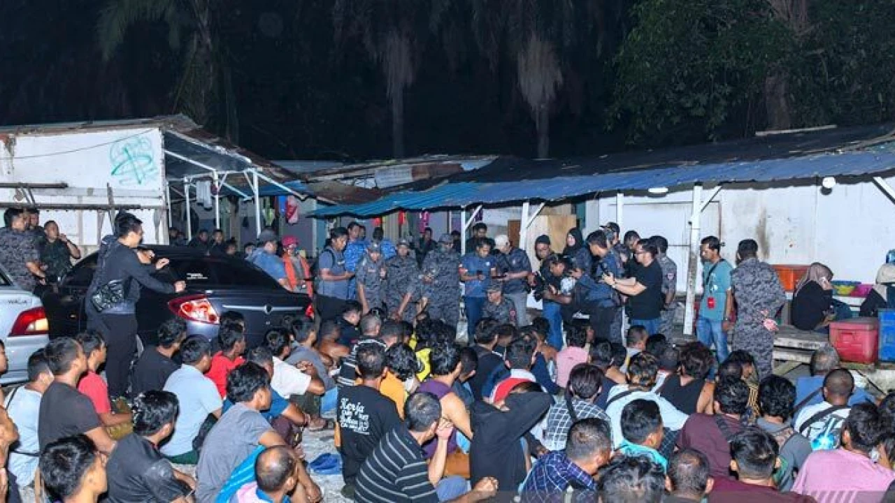 মালয়েশিয়ায় বাংলাদেশিসহ ১৩২ প্রবাসী আটক