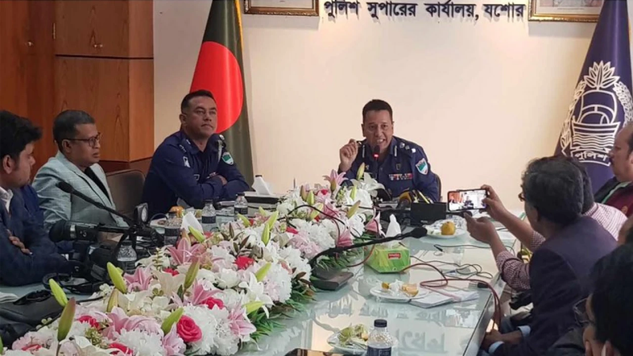 যশোরে জনপ্রতিনিধিদের বাড়িতে অভিযান, যে ব্যাখ্যা দিল পুলিশ