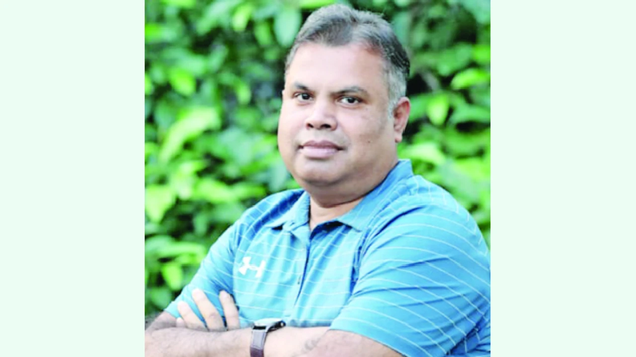 মৌসুমি লেখকদের বাজারই রমরমা