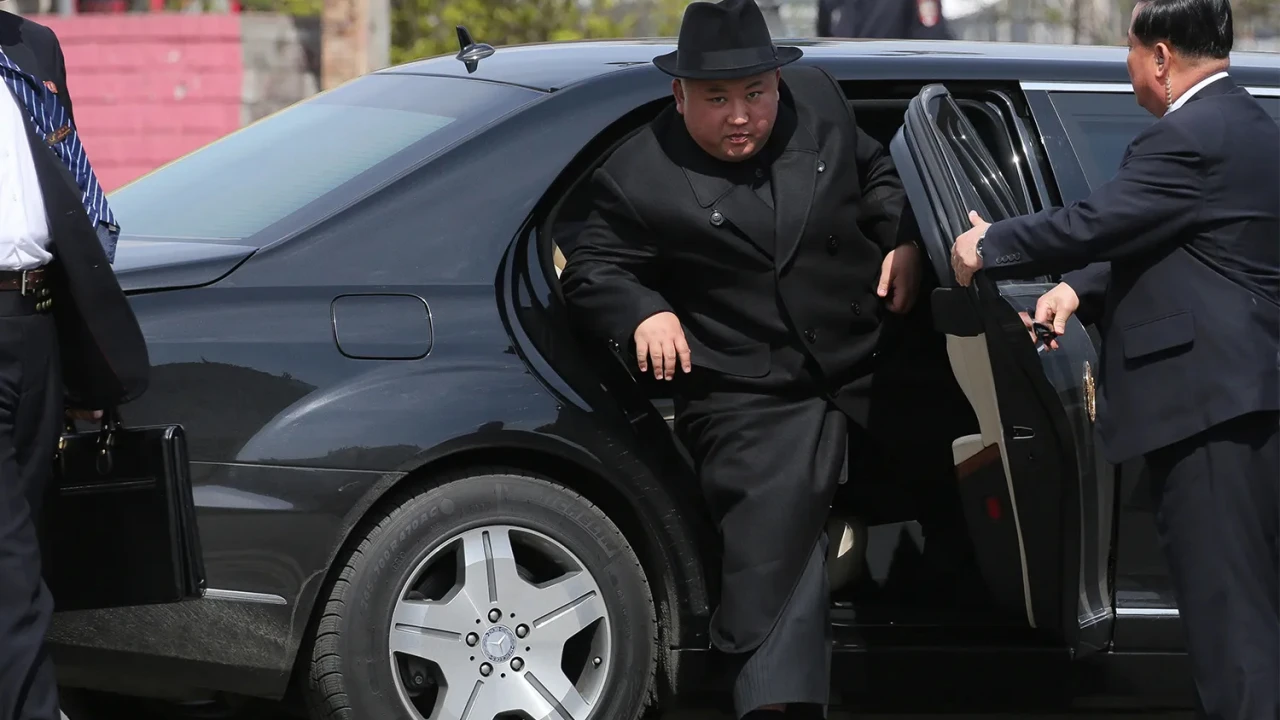 কিমকে গাড়ি উপহার দিলেন পুতিন