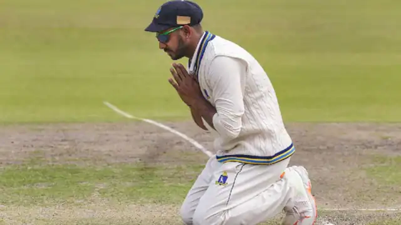 ‘প্রচুর মদ্যপান করায় ম্যাচের দিন আম্পায়ারদের ঘুমন্ত মনে হয়’