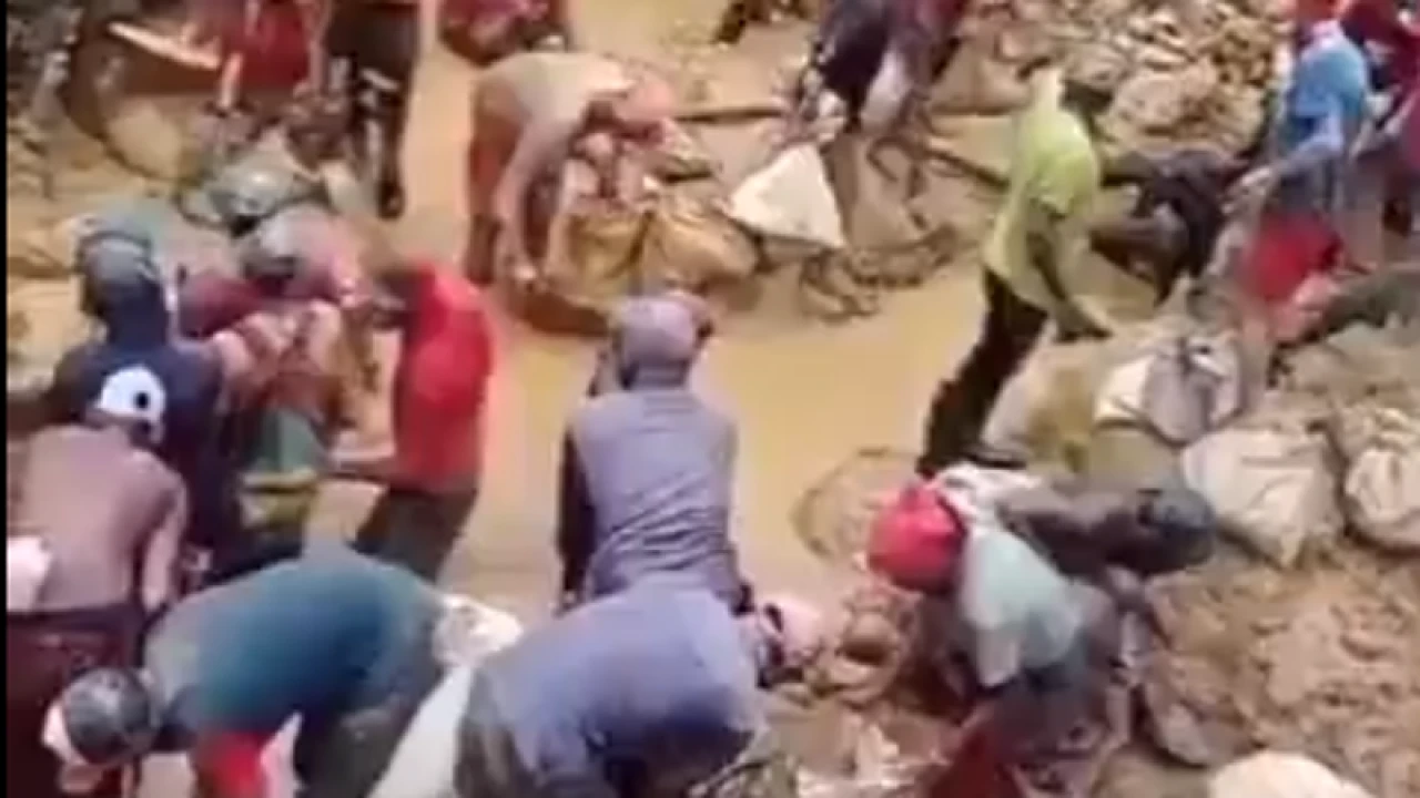 ভেনেজুয়েলায় স্বর্ণে খনিতে ধস, নিহত ২৩