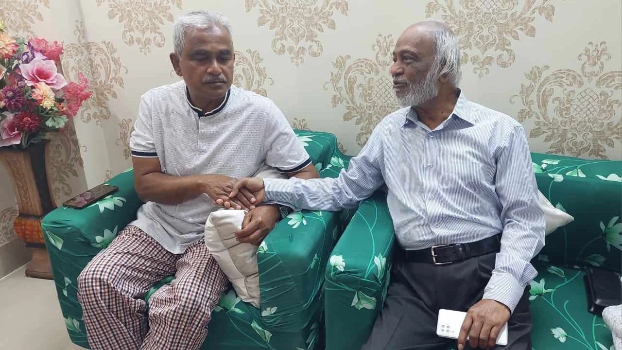 সদ্য কারামুক্ত আলালের বাসায় মঈন খান