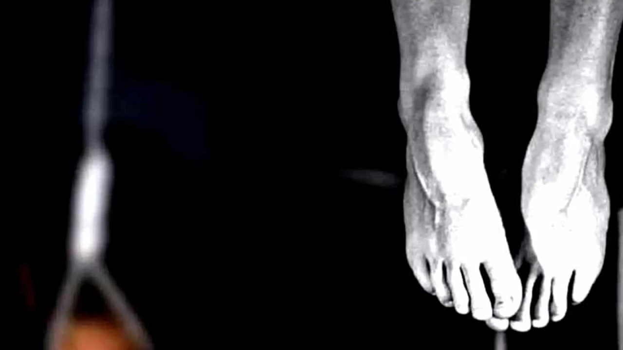 সমকামিতায় বাধা, একই ওড়নায় গলায় ফাঁস সুমি ও রচনার