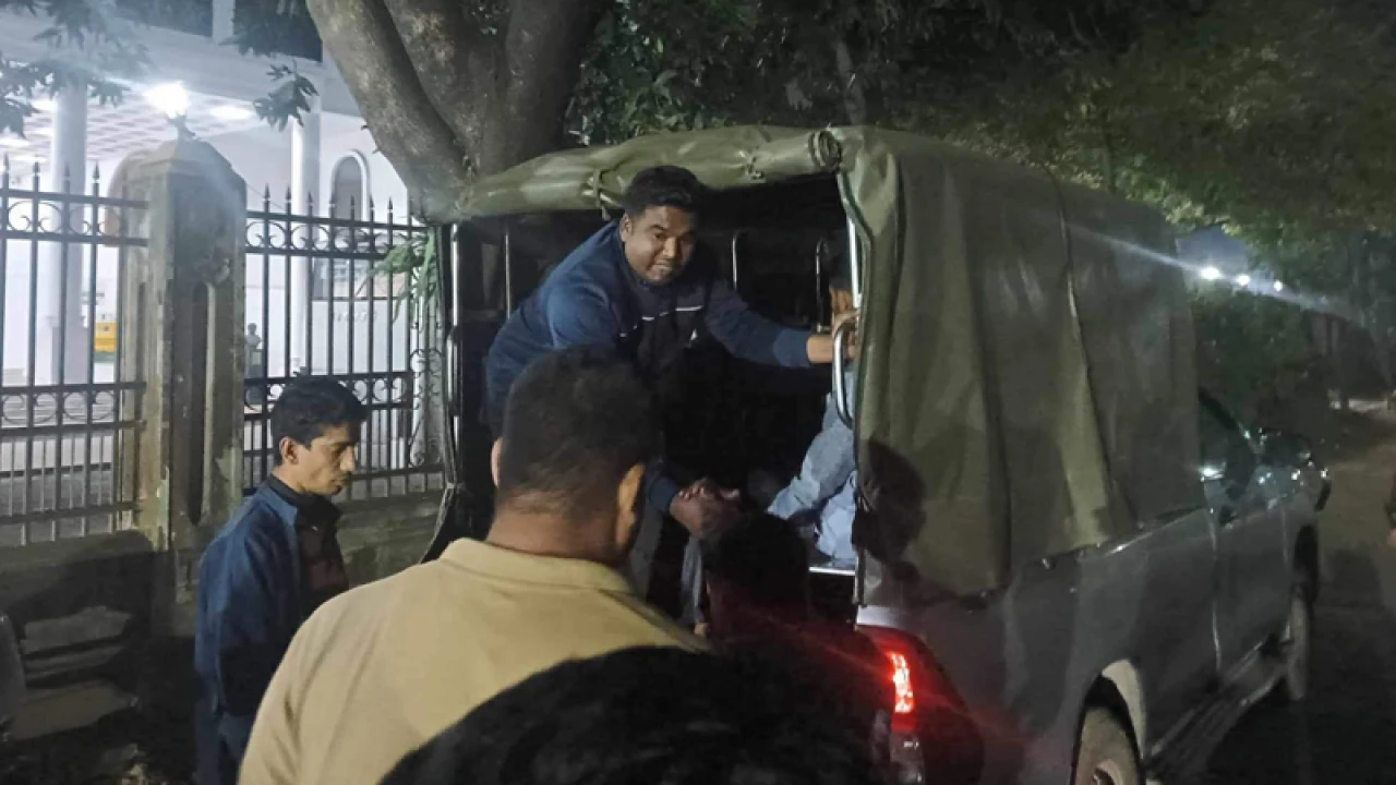 ঢাবির হলে ৩ দিন আটকে রেখে নির্যাতন, ছাত্রলীগের ৩ নেতা গ্রেপ্তার