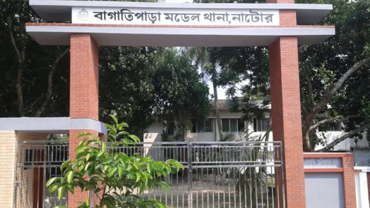 স্ত্রীকে হাতুড়িপেটার পর মাথা ন্যাড়া করে দিলেন স্বামী