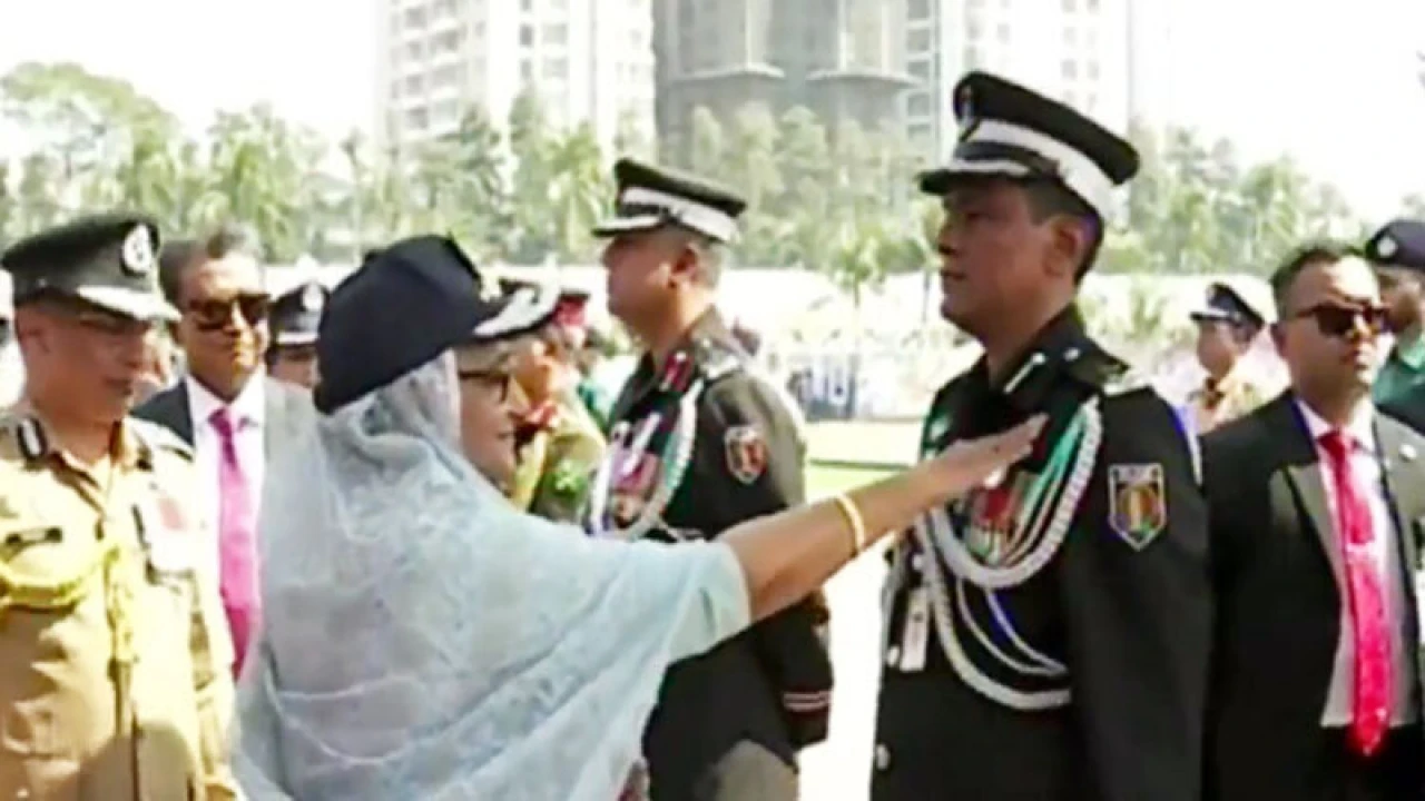 ৪০০ পুলিশ সদস্যকে বিপিএম-পিপিএম পদক পরিয়ে দিলেন প্রধানমন্ত্রী