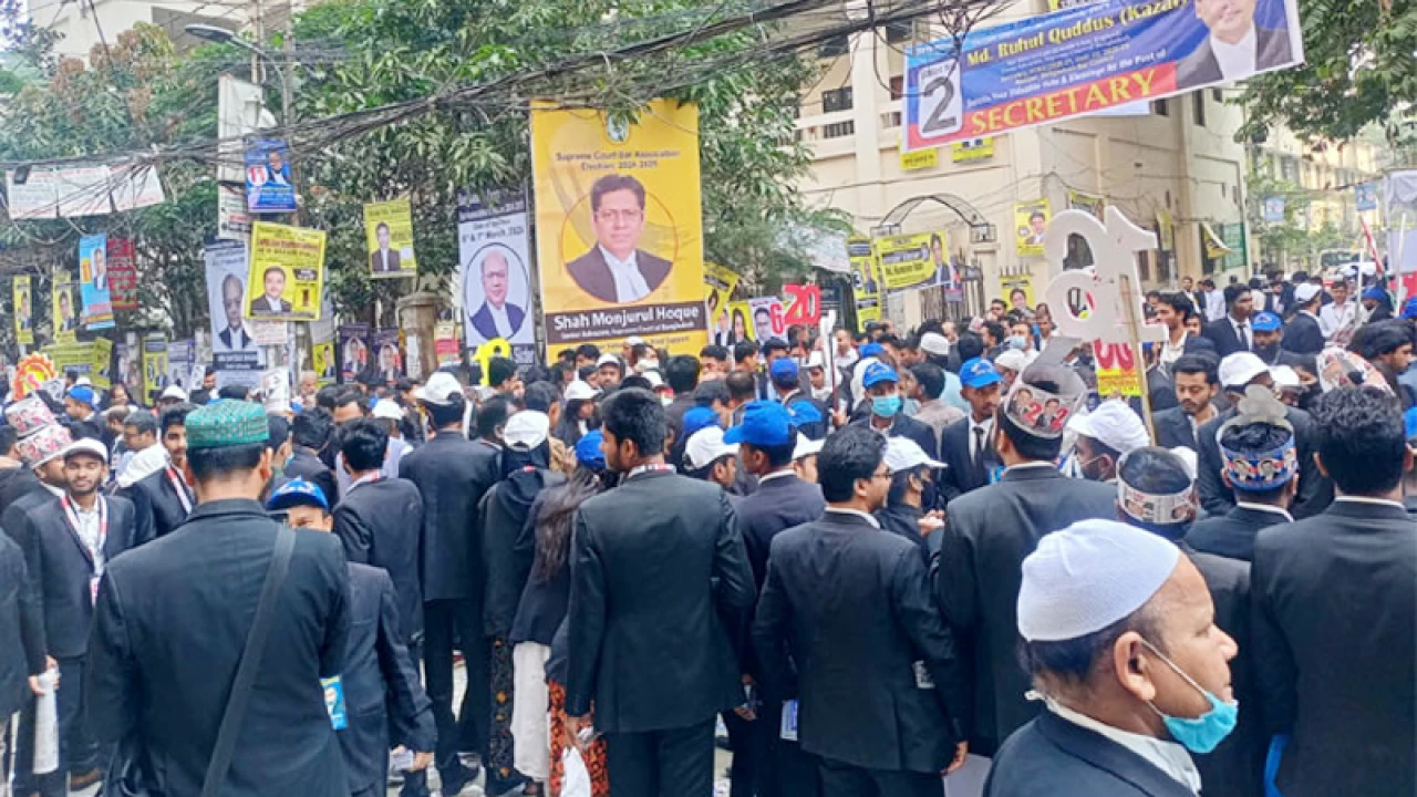 ঢাকা আইনজীবী সমিতির ভোটগ্রহণ চলছে