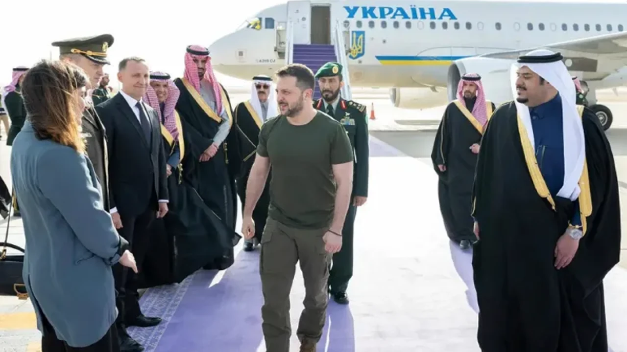 শান্তির খোঁজে সৌদি আরবে জেলেনস্কি