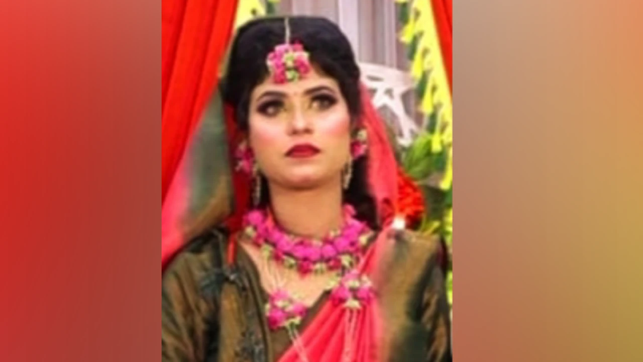 নিজ ঘরে ঝুলছিল গৃহবধূর মরদেহ, পরিবারের দাবি হত্যা