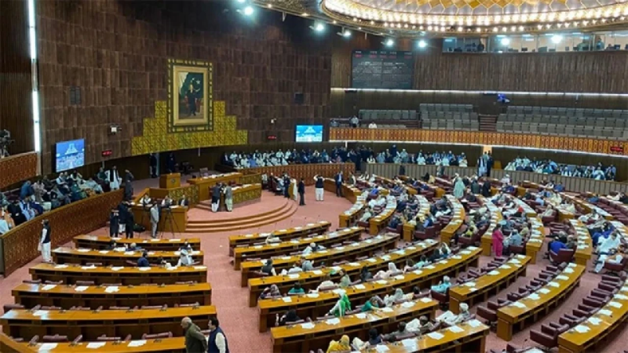 প্রথমেই বিলম্বে শুরু পাকিস্তান জাতীয় পরিষদের অধিবেশন