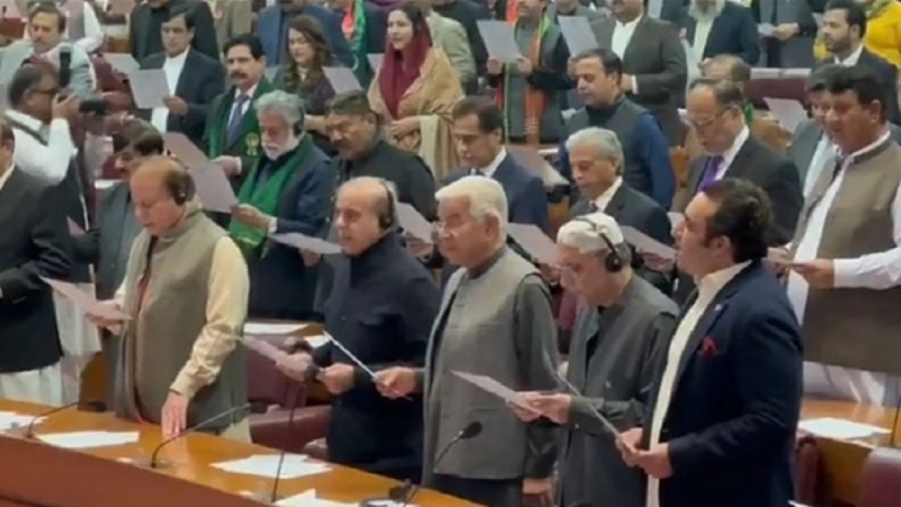 শপথ নিলেন পাকিস্তানের নতুন পার্লামেন্ট সদস্যরা