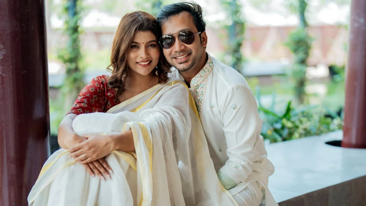 চার বছর পর এই তারকা দম্পতির প্রথম বিবাহবার্ষিকী