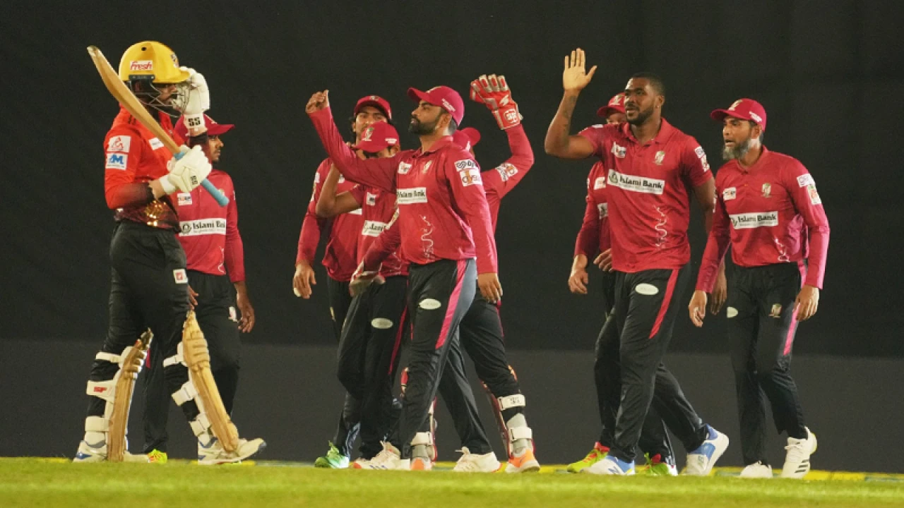 রাসেলের শেষের ঝড়ে ফাইনালে বরিশালের সামনে কুমিল্লার লড়াকু পুঁজি