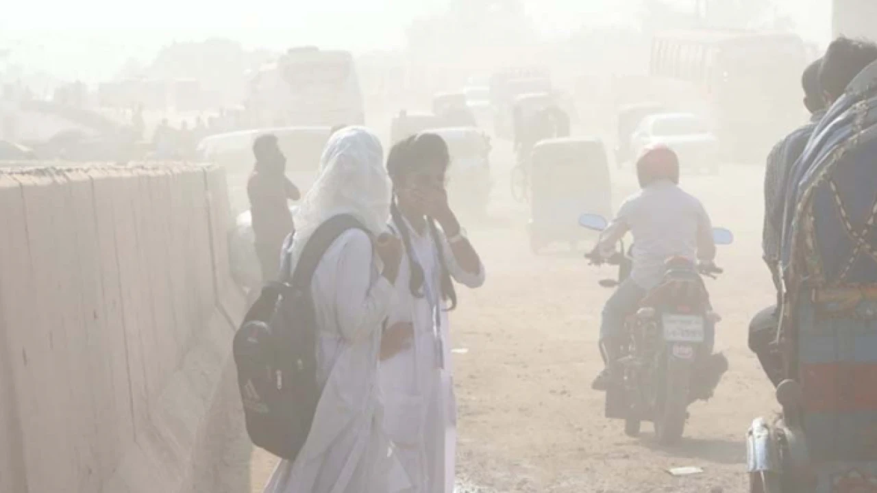 দূষিত শহরের তালিকায় শীর্ষে ঢাকা