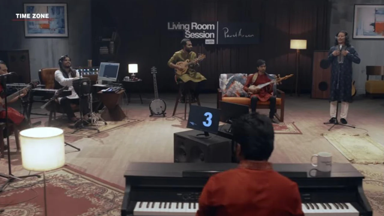 পাভেলের ‘লিভিং রুম’-এ সাধক জালাল খাঁ!