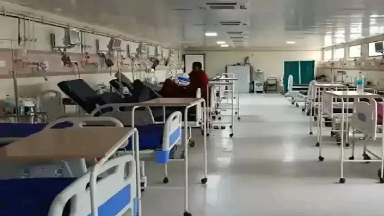 চিকিৎসাসেবার নামে বাণিজ্যেই নজর