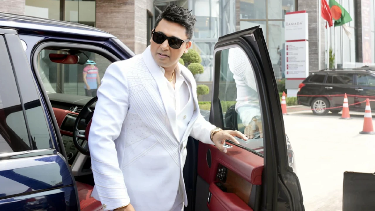 ‘অবৈধ ব্যক্তি তার অবৈধ ক্ষমতা দেখাল’